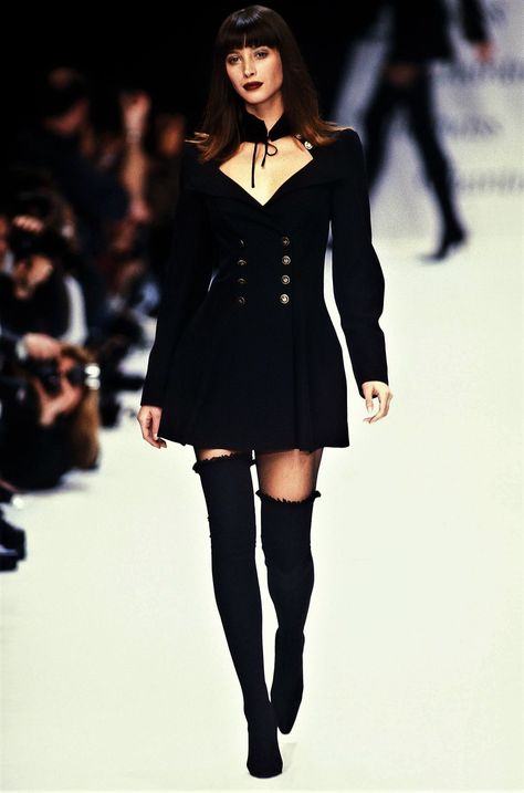 Gothic Runway Fashion 90s, Christy Turlington 90s Runway, 90s Runway Fashion Aesthetic, 90s Chanel Dress, 90s Couture Fashion, Christy Turlington Runway, 90’s Runway, 90s French Fashion, Christy Turlington 90s Style