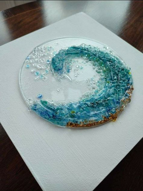 Frit Glass Art, Fused Glass Waves, Fused Glass Mosaic, Mosaic Sea Life, Vitrofusion Ideas, Diy Resin Wall Art, Fused Glass Wave, Frit Painting, Broken Glass Crafts