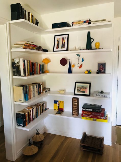 Irregular Floating Shelves, Aesthetic Floating Bookshelves, Floating Box Shelves Books, Bookshelf Bedroom Ideas, Wall Mount Book Shelf Floating Bookshelves, Wall Bookshelves Bedroom Floating Books, Floating Bookshelves Bedroom, Floating Book Shelf Wallniture, Vibe Place