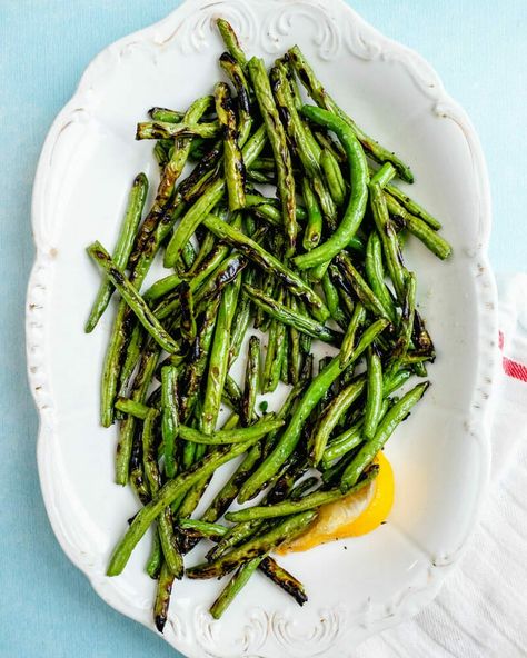 BEST Grilled Green Beans – A Couple Cooks Grilled Green Bean Recipes, Grilled Green Beans, 4th Of July Recipes, French Green Beans, Vegetarian Bbq, A Couple Cooks, Lemon Green Beans, Steamed Green Beans, Cooking Green Beans