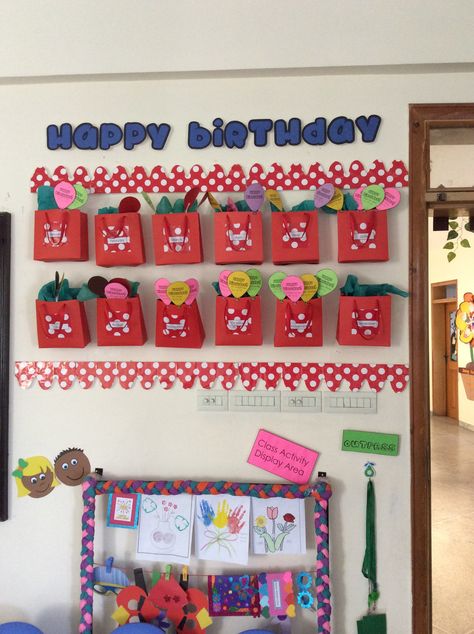 Birthday corner Appreciation Chart For Classroom, Birthday Corner Classroom Ideas, Birthday Corner, Classroom Window Decorations, Teacher Appreciation Door Decorations, Chart For Classroom, Birthday Chart Classroom, Birthday Display In Classroom, Decor For Classroom