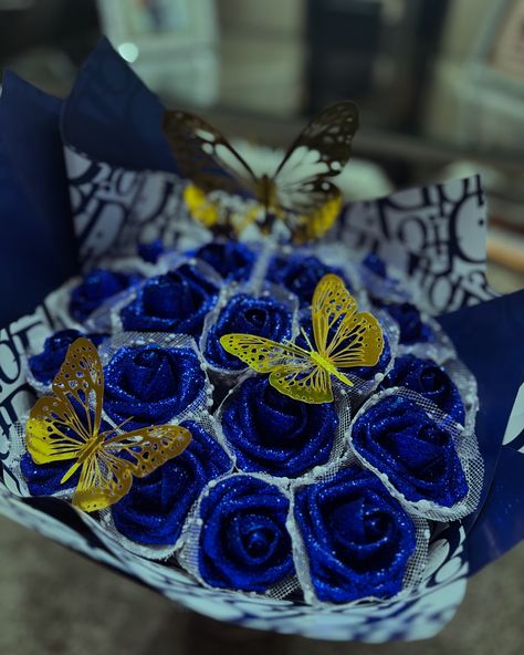 Look what I made. Blue glitter roses. #devinesdiy #glitterflowers #blueflowers #goldbutterflies🦋 Look What I Made, Glitter Flowers, Glitter Roses, Blue Glitter, Blue Flowers, Roses, Glitter, Blue, Quick Saves