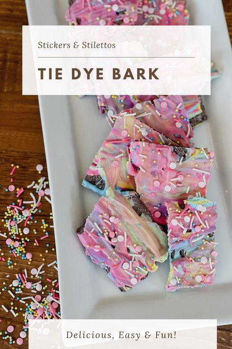 Tie dye swirled candy coated graham crackers Tie Dye Treats, Pastel Tie Dye Party, Tye Dye Party Ideas, Tie Dye Party Favors, Tie Dye Food Ideas, Tie Dye Party Food, Tie Dye Party Ideas, Tie Dye Birthday Party Ideas, Tie Dye Food