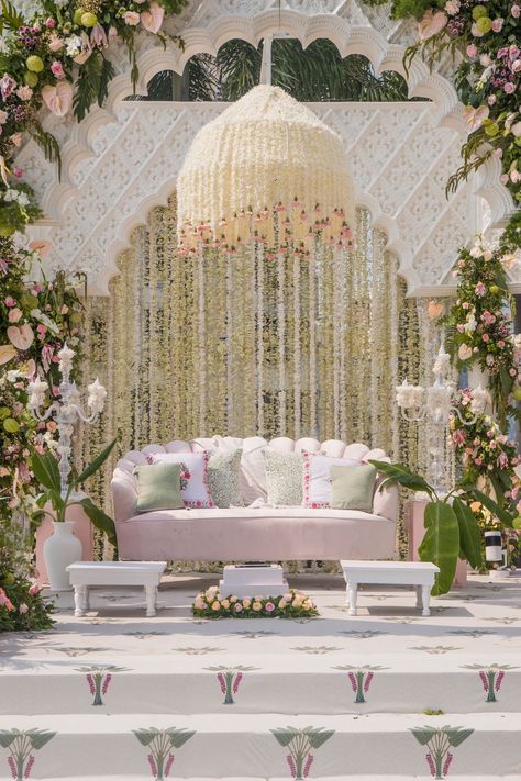 Nikah Decor, Mandap Design, Mehendi Decor Ideas, Wedding Decor Photos, Wedding Entrance Decor, Mandap Decor, Desi Wedding Decor, Wedding Planning Decor, Wedding Backdrop Design