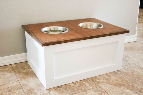 Keep your dog's food fresh and out of the way with this DIY dog food station with storage. The project includes free printable plans by @Addicted2DIY1 too! http://spr.ly/6490BFdIE Pet Feeder Station, Dog Food Stands, Dog Food Station, Dog Feeding Station, Dog Storage, Crate Coffee Table, Diy Dog Food, Dog Bowl Stand, Dog Food Bowls