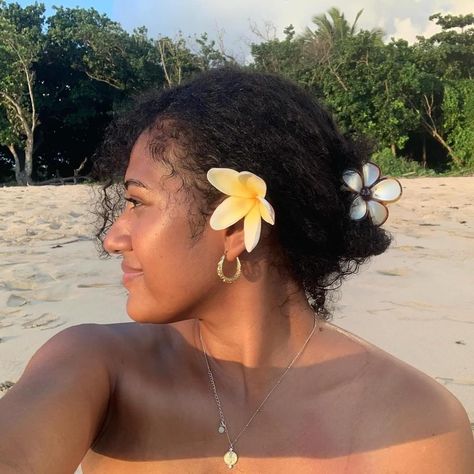 Fijian girl, Melanesia, Pacific Islands 🇫🇯 Pacific Islander Girl, Tropical Princess, Island Gyal, Earth Girl, Bad Gyal, Pose Fotografi, Pacific Islands, Pink Summer, Sign Language