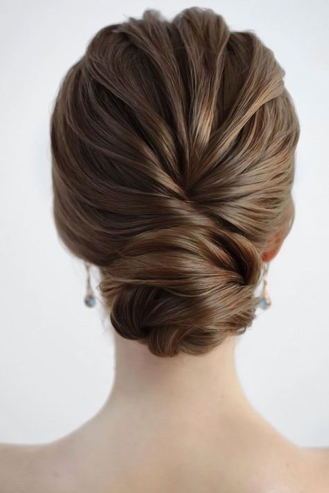 Chignon Hairstyle, Easy Chignon, Sanggul Modern, Beyonce Hair, Chignon Bun, Chignon Hair, Bridal Hair Buns, Bridal Hair Updo, Peinados Recogidos