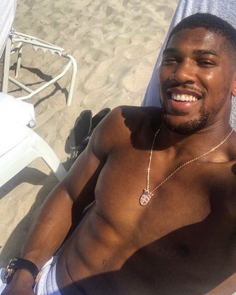 Anthony Joshua on Instagram: “Sunday rays ☀️” Antony Joshua, Anthony Joshua, Boxing Gym, Boxing Training, Girl Crushes, Black Star, Boxing, Good Day, The Beach