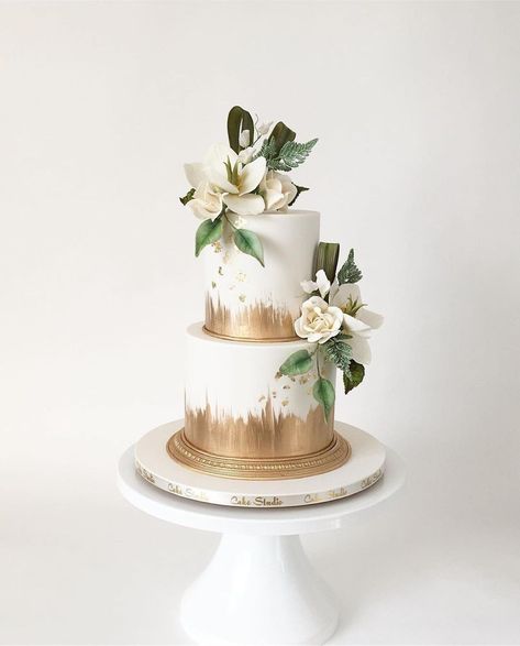 Wedding Cake Gold, Colour Palette Inspiration, Hues Of Green, 60th Birthday Cakes, Cake Studio, Cake Inspo, Going For Gold, 60th Birthday, Wedding Styles