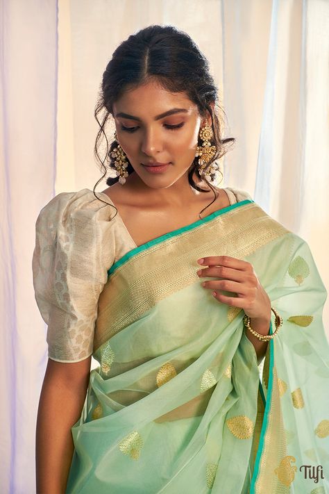 Blouse Designs Catalogue, Saree Blouse Neck Designs, New Saree Blouse Designs, Latest Model Blouse Designs, Fashionable Saree Blouse Designs, Sari Blouse Designs, Beads Work, Indian Saree Blouses Designs, Silk Saree Blouse Designs