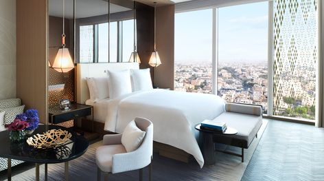 Four Seasons Bed | Mattress & Topper | Simmons Bedding Company Yabu Pushelberg, Rosewood Hotel, Luxury Hotel Room, Executive Suites, Four Season, Four Seasons Hotel, Hotel Suites, Hotel Design, Hotel Room