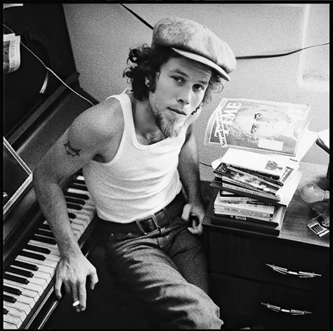 "You cannot really be too concerned with what people think of you. You're on your own adventure of growth and discovery." Tom Waits Poetic Outlaws, Murakami Haruki, Scott Smith, Musician Portraits, Tom Waits, Vinyl Record Player, Musica Rock, Record Players, Bukowski