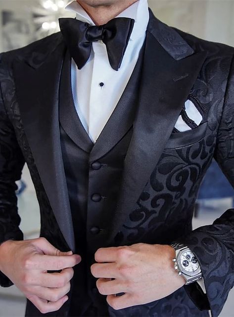 Formal Jackets For Men, Gentlemen Fashion, Prom For Guys, Paisley Jacket, Paisley Fabric, Tuxedo Wedding, Stylish Jackets, Velvet Blazer, Prom Wedding