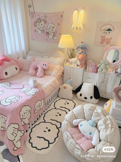 Bedroom Ideas Kawaii, My Melody Bedroom, Kawaii Finds, Ideas Para Decorar Tu Cuarto, Hello Melody, Creative Bookcases, Kawaii Room Ideas, Cozy Bedroom Ideas, Kawaii Bedroom