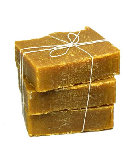 This Coconut Oil Facial Soap Recipe for Acne Prone Skin combines ingredients known for their acne fighting properties to help skin acne free! Facial Soap Recipe, Homemade Cold Process Soap, Coconut Oil Facial, Natural Homemade Soap, Savon Diy, Natural Skincare Recipes, Coconut Oil For Acne, Cold Process Soap Recipes, Soap Making Recipes