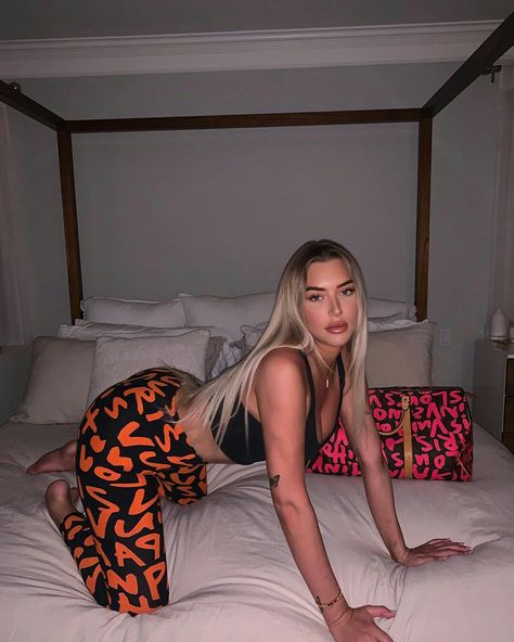 Kylie Jenner Friends, Kylie Collection, Camping Pics, Anastasia Karanikolaou, Floral Print Swimwear, Blonde Hair Looks, Selfie Ideas Instagram, Swimwear Online, Instagram Worthy