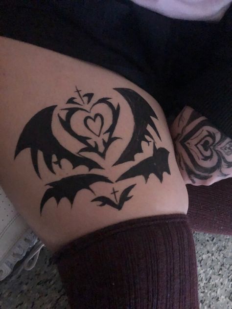 Thigh Tattoos Alternative, Succbuss Tattoos, Succubus Heart Tattoo, Succubus Tattoo Ideas, Menu The Succubus Pfp, Succubus Tattoo Meanings Symbols, Succubi Aesthetic, Succubus Tattoo Meanings English, Succubus Nails