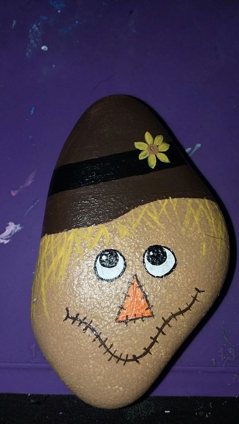 Painted Wood Crafts Ideas, Scarecrow Rock Painting Ideas, Scarecrow Painted Rocks, Thanksgiving Rocks Painted Ideas, Thanksgiving Painted Rocks, Fall Painted Rocks, Kindness Stones, Thanksgiving Rocks, Dremel Rocks