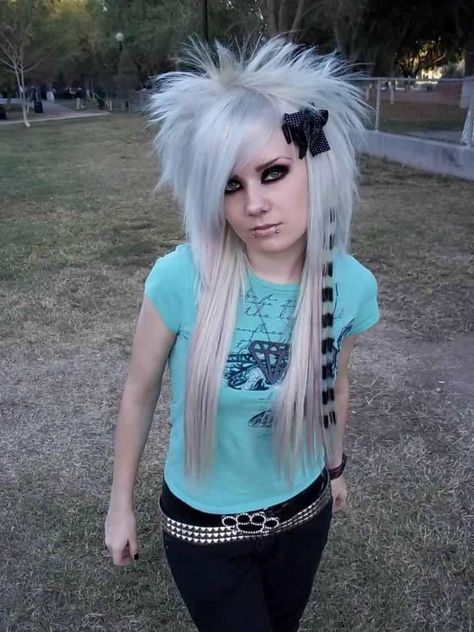 Scene hair Scene Girl Outfits, Scene Girl Fashion, Scene Emo Fashion, Fashion Subcultures, 2000s Scene, Emo Princess, Scene Punk, Scene Makeup, Emo Scene Hair