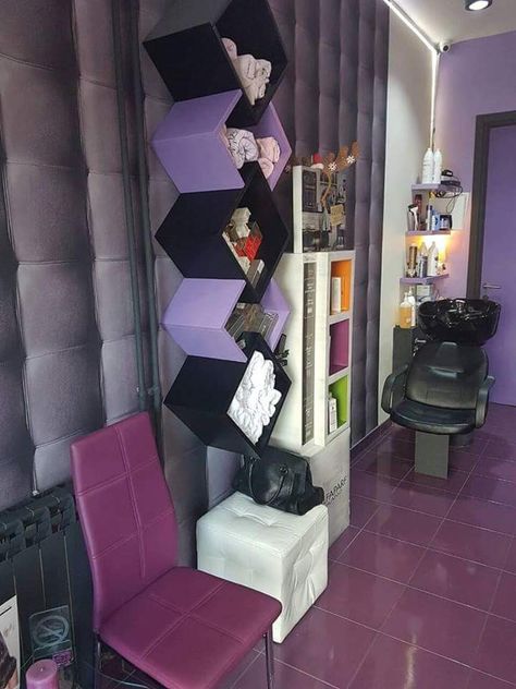 Makeup Academy Interior, Salon Suite Decor, Parlour Design, Beauty Room Salon, Beauty Salon Furniture, Hair Salon Interior, Salon Suites Decor, Barbershop Design, Beauty Parlour