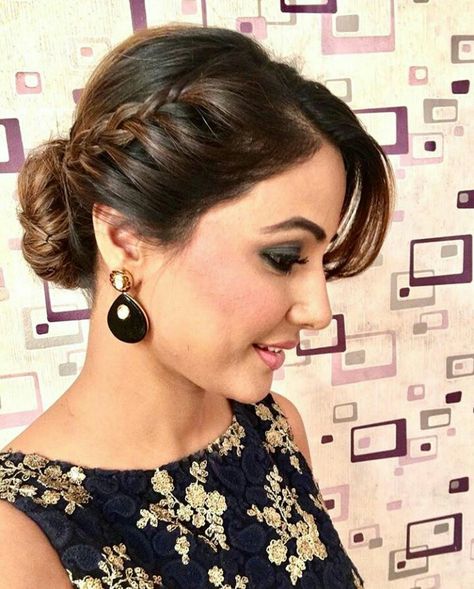 #HinaKhan full Selfie for Mumbai Global Awards.. Hair For Indian Wedding, Indian Hairstyles For Saree, Short Updo, Wedding Party Hairstyles, Easy Hairstyles For Short Hair, Saree Hairstyles, Indian Wedding Hairstyles, Indian Bridal Hairstyles, Trendy Wedding Hairstyles