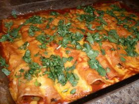 Marin's Creations: Pioneer Woman's Beef Enchiladas Beef Enchilada Recipe, Mexico Food, Beef Enchiladas, Pioneer Woman Recipes, Hispanic Food, Tex Mex Recipes, Cuban Recipes, Enchilada Recipes, Dinner Inspiration