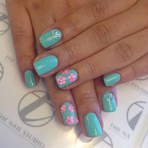 floral turquoise nail art Teal Nails With Flowers, Teal Blue Nails Designs, Teal Nail Designs Turquoise, Teal And Pink Nails, Pink And Teal Nails, Jojo Nails, Turquoise Nail Art, Grey Gel Nails, Teal Nail Designs