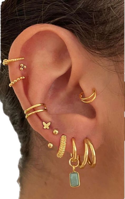 Summer Earring Stack, Earing Stack Gold, Gold Earrings Stack, Many Ear Piercings, Trendy Ear Piercings, Ear Piercing Inspiration, Gold Earring Stack, Gold Earrings Aesthetic, Ear Stacks