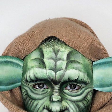 𝐇𝐨𝐥𝐥𝐢𝐞 on Instagram: "Yoda💚 I think this is my new fav look😂 ib @khaleesiisaa • Products used (some of which may have been gifted ) @mooncreations paints @morphebrushes @lisafrank palette • • • #makeup #makeupmafia #makeupbyme #makeupaddict #makeupartist #makeupoftheday #mua #wakeupandmakeup #makeupartistsworldwide #dressyourface #100daysofmakeup #makeupinspo #creativemakeup #makeuplook #explore #explorepage #yoda #starwars" R2d2 Makeup, Yoda Makeup, Face Paintings, Palette Makeup, Creative Makeup Looks, Creative Makeup, Hocus Pocus, Makeup Addict, Makeup Inspo