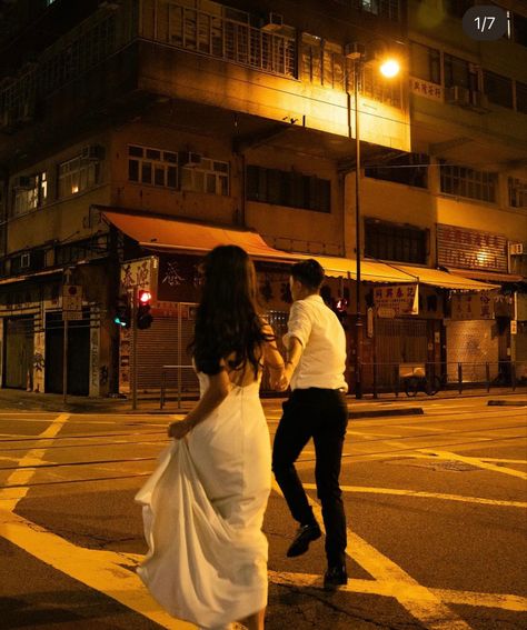 Night Wedding Photography, Pre Wedding Photoshoot Theme, Night Wedding Photos, Pre Wedding Photoshoot Outfit, Pre Wedding Shoot Ideas, Pre Wedding Photoshoot Outdoor, Anniversary Photoshoot, Pre Wedding Poses, Romantic Photos