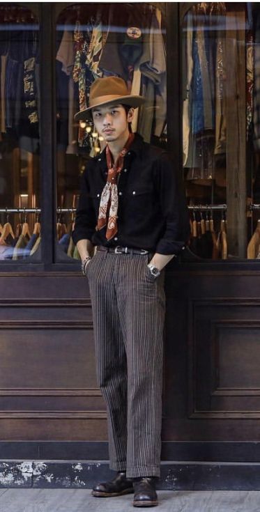 Formal Retro Outfits Men, Men Ascot Outfit, Dandy Fashion Man, Eclectic Outfits Men, Painter Outfit Men, Men’s Suspenders Outfit, Ascot Outfits For Men, Yakuza Clothing, Vintage Outfits Men Classy