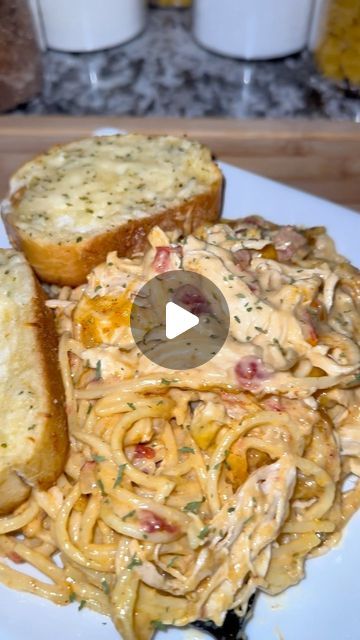 Grill Chicken Pasta Recipes, Spaghetti And Salad, Chicken Spagetti Recipe, Spaghetti With Chicken Recipes, Husband Dinner Ideas, Cajun Chicken Spaghetti Recipe, Spaghetti And Chicken, How To Make Chicken Spaghetti, $20 Meals Easy Dinners