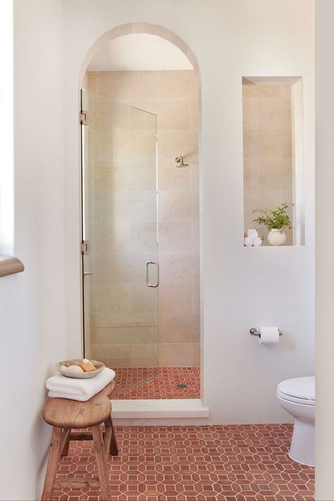 Tour Los Angeles Designer Tammy Randall Wood's Home In the Santa Monica Mountains Spanish Bathroom, Home Drawing, Bathroom Inspiration Decor, Spanish House, Bathroom Renos, House Bathroom, Bathroom Styling, Guest Bathroom, Ideas Home