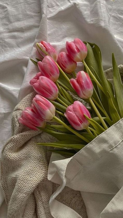 Pink Tulips Wallpaper Aesthetic, Pretty Flowers Pictures, Flowers Bunch, Pink Flowers Wallpaper, Boquette Flowers, Flowery Wallpaper, Nothing But Flowers, Aesthetic Coquette, Plant Aesthetic