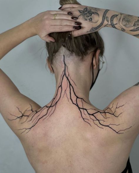 Lightning Bolt Tattoo Back, Lightning Wings Tattoo, Asian Lightning Tattoo, Thunder Tattoo Women, Neck Tattoo Lightning, Lightning Bolt Spine Tattoo, Lightning Collarbone Tattoo, Abstract Spine Tattoos For Women, Lightning Neck Tattoo