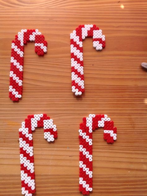 Perleplader Ideas Diy, Perler Bead Ornaments Pattern, Jul Perler, Hama Beads Christmas, Christmas Perler Beads, Hamma Beads Ideas, Pearl Beads Pattern, Christmas Bookmarks, Easy Perler Beads Ideas