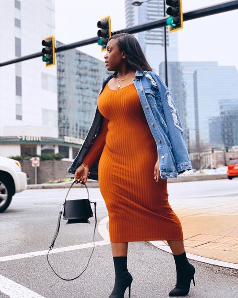 𝒮𝒽𝒶𝓇𝒶𝓃𝓃𝑒  ♡ on Instagram: “The glow is different when you live in your purpose 💫 - @prettylittlething” I've fell in love with this burnt orange dress. It's the perfect orange dress for transiting into spring.   #burntorangedress #orangedressoutfits #blackgirlfashion Burnt Orange Dress Casual, Burnt Orange Dress Outfit, Orange Dress Outfit, Dress With Black Boots, Orange Dress Outfits, Orange Knit Dress, Orange Sweater Dress, Orange Boots, Burnt Orange Sweater