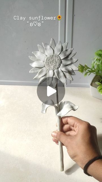 Sunflower Clay Art, Clay Flowers Diy, Aesthetic Clay Art, Flower Bouquet Sunflower, Air Dry Clay Diy, Creative Art Ideas, Sunflower Tutorial, How To Make Sunflower, Bouquet Sunflower