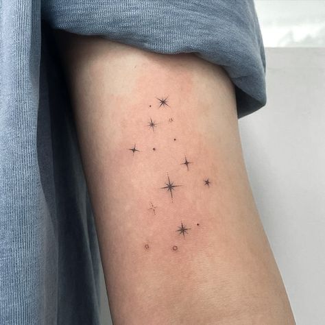 Sparkles Tattoo Ideas, Minimalist Stars Tattoo, Retro Star Tattoo, Twinkling Star Tattoo, Sparkles Tattoo Design, Glimmer Tattoo, Sparkling Tattoo, Unique Star Tattoos, Stars Tattoo Designs