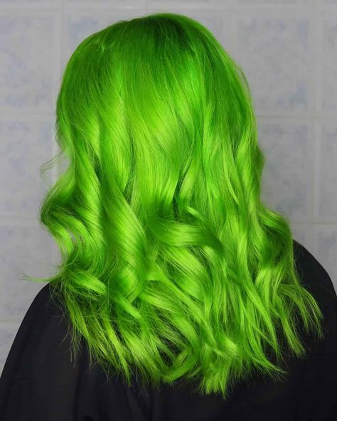 Amazingly vivid green curls by @bright_hair_by_yulia- try our Aurora Green + Citrine Yellow for a similar look! #lunartides #greenhair #limehair Neon Green Hair Dye, Bright Green Hair, Lime Green Hair, Neon Green Hair, Yellow Hair Color, Green Hair Dye, Best Human Hair Wigs, Lumpy Space, Hair Extensions For Short Hair