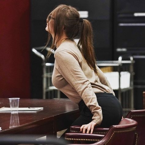 AnnaDelveyCourtLooks on Instagram: “Next week is the final court week. I will miss posting Anna’s court looks. Thank all 3K of you for supporting our Queen. This page will…” Anna Sorokin, Anna Delvey, Court Outfit, Trendy Hotels, Female Celebrity Fashion, High Fashion Dresses, Look Formal, British American, Common Law