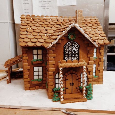 Gingerbread House Chimney Ideas, Gingerbread House Rustic, Impressive Gingerbread House, Mexican Gingerbread House, 2 Story Gingerbread House, Gingerbread Mansion Ideas, Ginergerbread House, Gingrtbread Houses Ideas, Gingerbread House Inspo