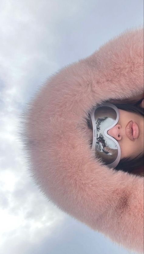 Kali Uchis, Fur Coat, Pink