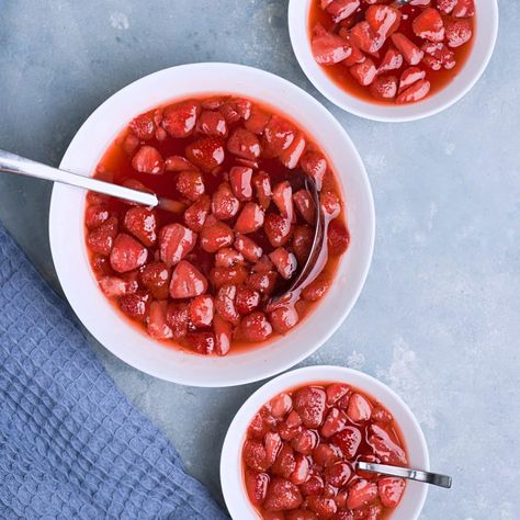 Finnish strawberry soup Vegan Finnish Recipes, Barely Recipes, Rhubarb Soup, Finnish Cuisine, Finnish Food, Strawberry Soup, Salmon Soup, Nordic Recipe, Finnish Recipes