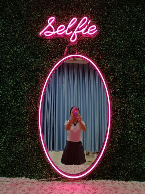 Selfie Corner Ideas For Cafe, Mirror With Neon Sign, Selfie Mirror Design, Selfie Mirror Ideas, Selfie Corner, Neon Mirror, Custom Mirror, Selfie Wall, Unique Mirror