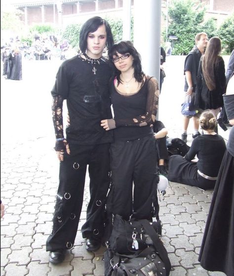 Nu Metal Concert Outfit, Dark Goth Outfit, Goth Metal Outfit, 2000s Goth Fashion Men, 90s Nu Metal Fashion, Mall Goth Male Outfits, Nu Metal Fashion Men 2000s, Mall Goth Guy, Nu Metal Fashion