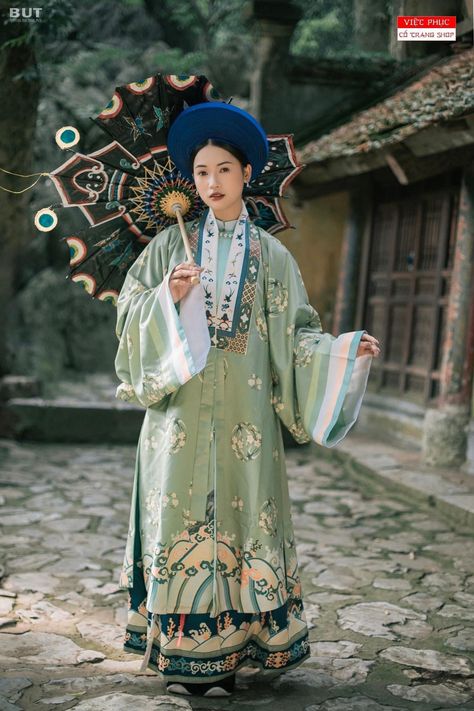 Vietnamese Girl, Traditional Dresses, Traditional Outfits, Vietnam, Things To Think About, Abc, Anime, Clothes