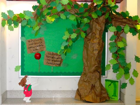 Favorite Book Bulletin Board competition...The Giving Tree Paper Tree Classroom, Tree Classroom, Book Bulletin Board, Bulletin Board Tree, Classroom Tree, Giving Tree, The Giving Tree, 3d Tree, Fiesta Tropical