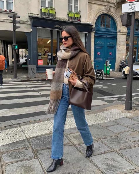 Paris Outfit Ideas, Jeans Outfit Fall, Street Style Fall Outfits, French Outfit, Simple Fall Outfits, Street Style Parisian, Europe Outfits, London Outfit, Paris Outfits