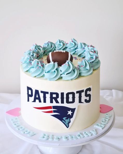 A special cake for a special Patriots fan, ordered by her loving husband 💙🤍🏈 {Patriots} #patriotsfan #patriotscake #patriotsfootball #nflfan #footballcake #birthdaylove #birthdaysurprise #husbandgoals #loveandfootball #yarraville #maidstone #braybrook #Newport #williamstown #maribrynong #footscray #westfootscray #kingsville #tottenham #seddon #pointcookcakes #pointcook #sanctuarylakes Patriots Birthday Party, Patriots Cake, New England Patriots Cake, Patriots Superbowl, Patriotic Cake, Patriots Game, Football Cake, Patriots Football, Patriots Fans